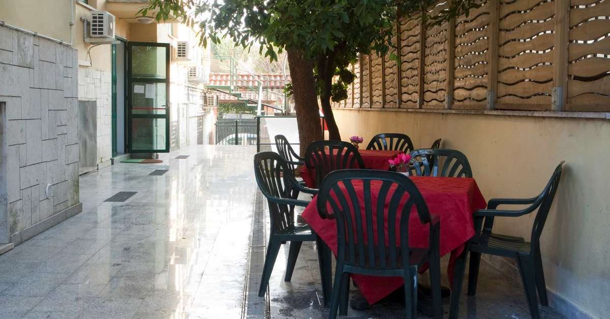 Een foto van het terras bij Hotel Antico Acquedotto