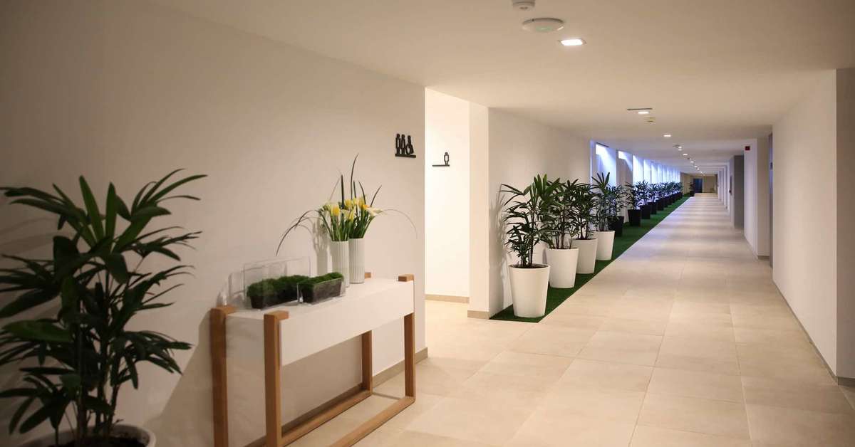 Een foto van het interieur van Santa Monica Suites Hotel