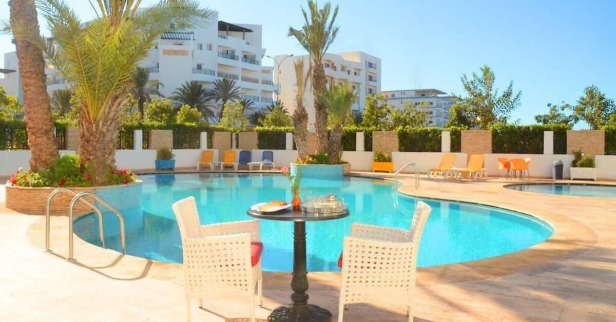 Een foto van het zwembad bij Atlantic Palm Beach Suites Aparthotel