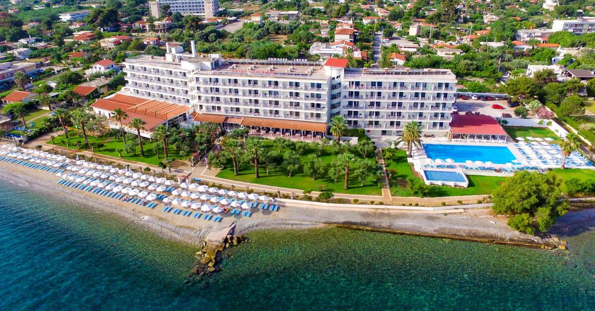 Een foto van de buitenkant van Calamos Beach Hotel