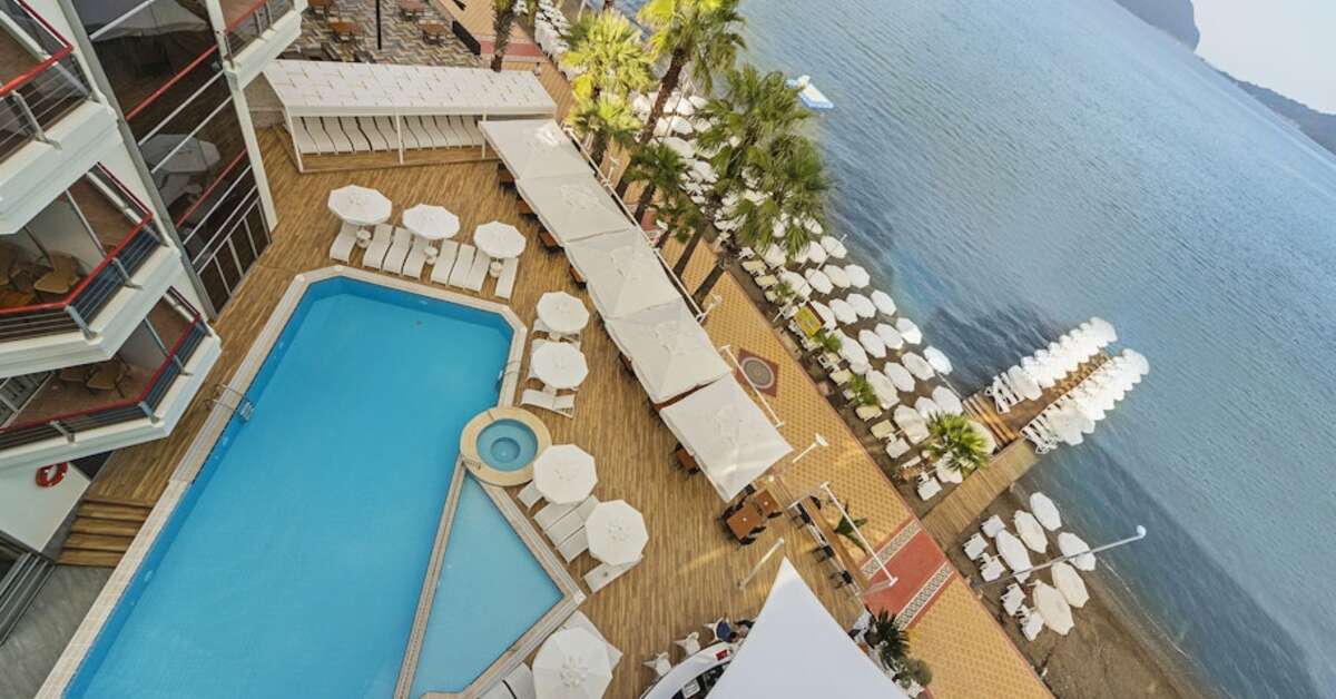 Een foto van het zwembad bij Poseidon Hotel