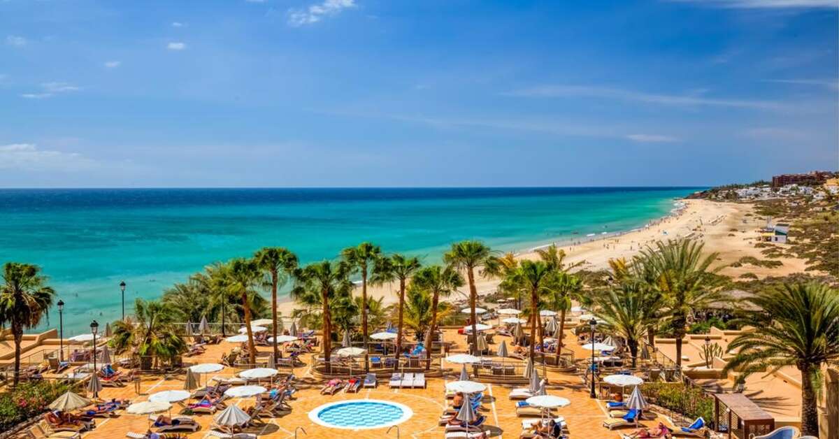 Een foto van het zwembad bij SBH Hotel Taro Beach