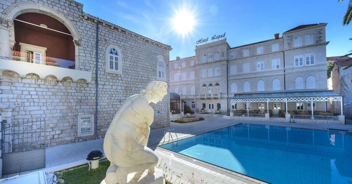 Ein Foto vom Pool im Hotel Lapad