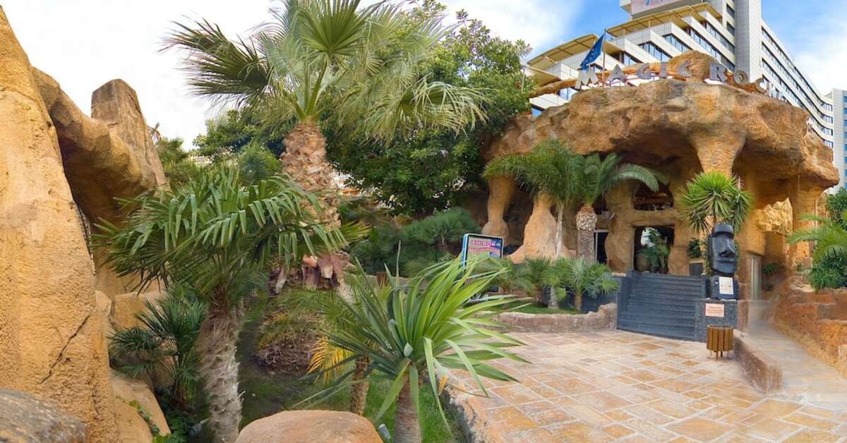 Een foto van de buitenkant van Hotel Magic Aqua Rock Gardens