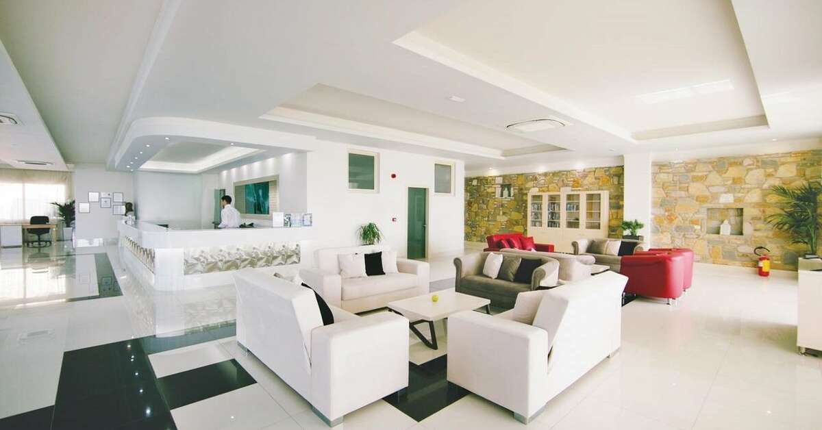 Een foto van het interieur van Grand Blue Beach Hotel