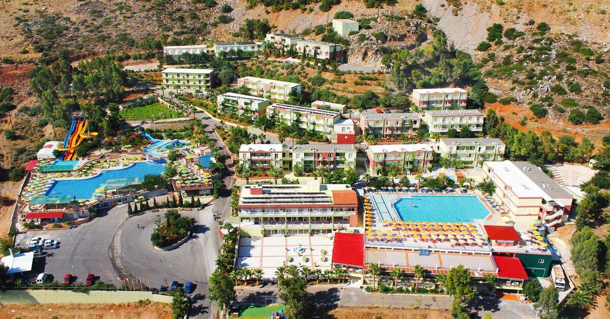 Een foto van de buitenkant van Hotel Aquasun Village