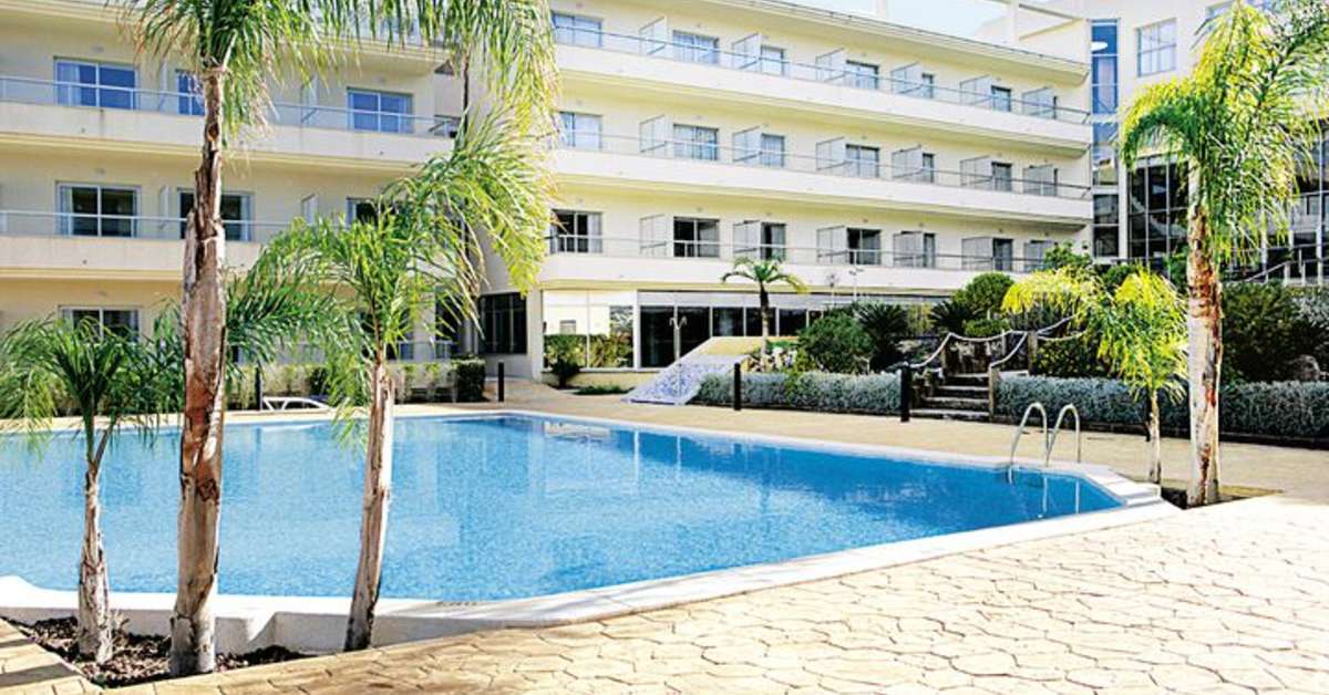 Een foto van het zwembad bij Sun Palace Albir