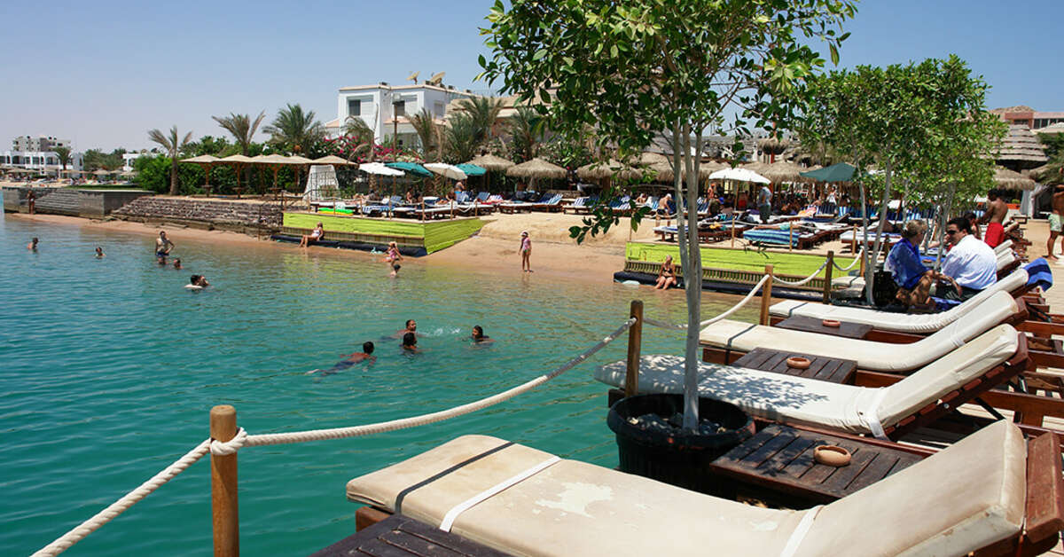Een foto van het terras bij Elysees Dream Beach Hotel