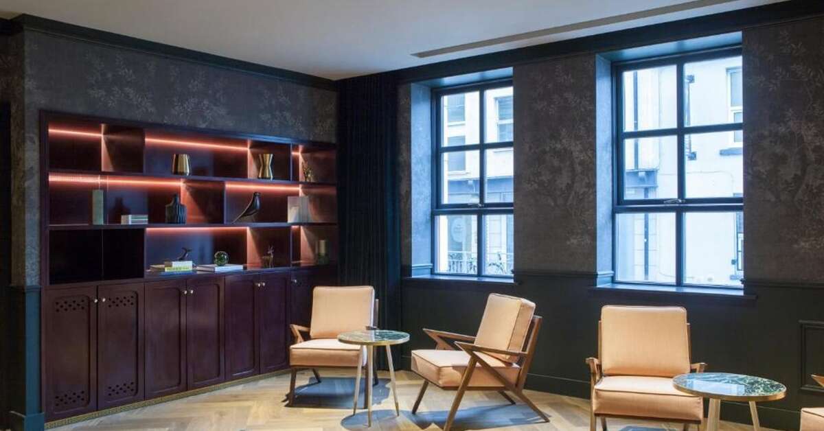 Een foto van het interieur van The Alex