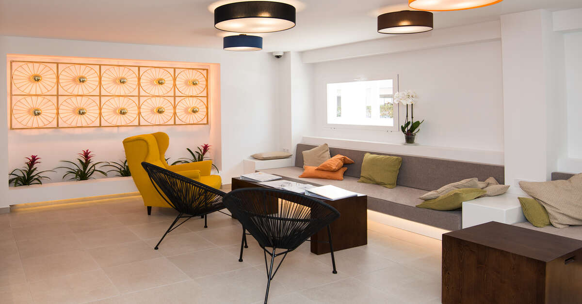 Een foto van het interieur van Chevy Hotel