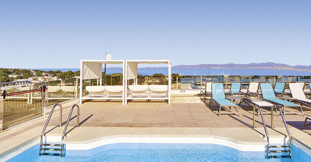 Een foto van het zwembad bij Hotel Mediterranean Bay