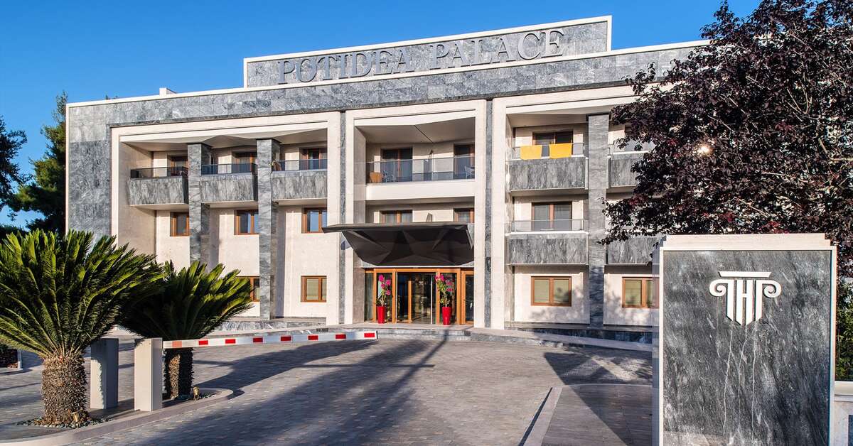 Een foto van de buitenkant van Hotel Potidea Palace