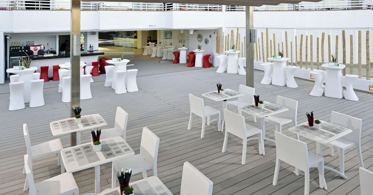 Ein Foto von der Terrasse im Innside by Melia Wave Calvia