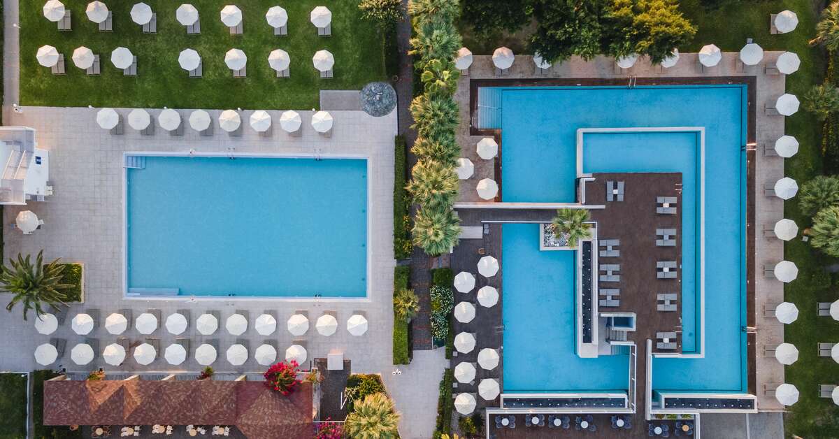 Een foto van het zwembad bij Blue Sea Beach Resort