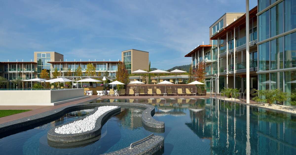 Een foto van het zwembad bij Aqualux Hotel Spa Suite & Terme