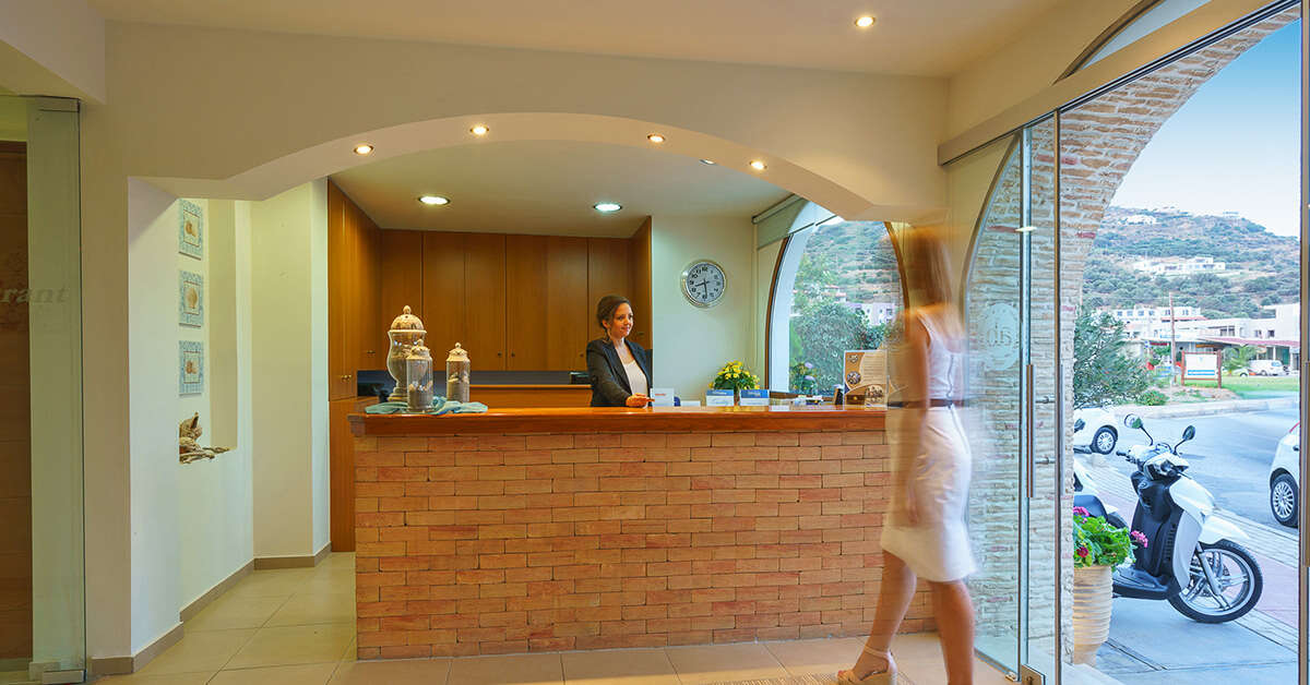 Een foto van het interieur van Alianthos Beach Hotel