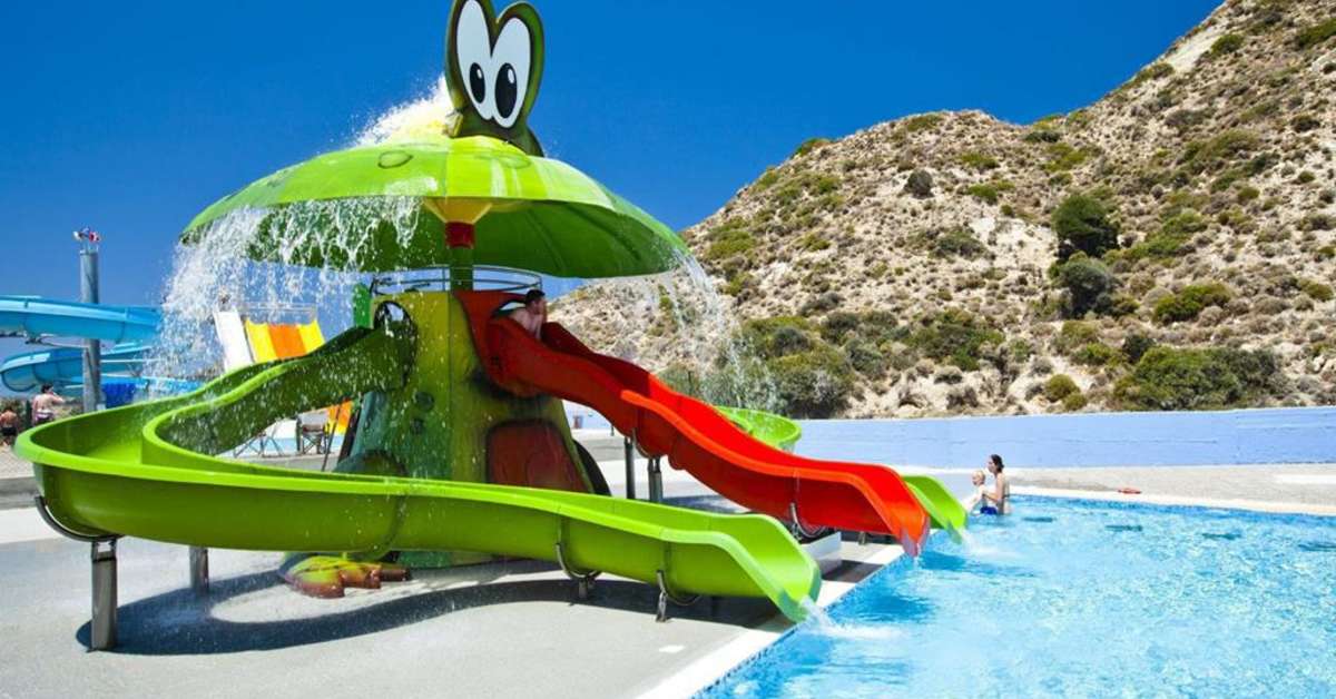 Een foto van het zwembad bij Blue Lagoon Village