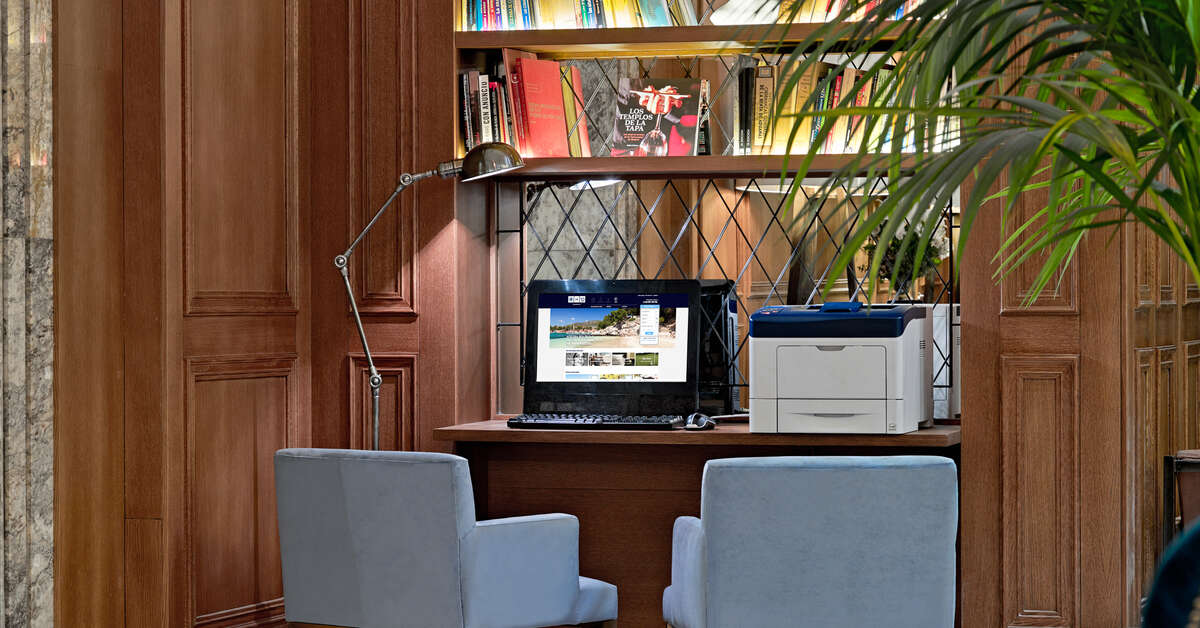 Een foto van het interieur van H10 Villa de la Reina