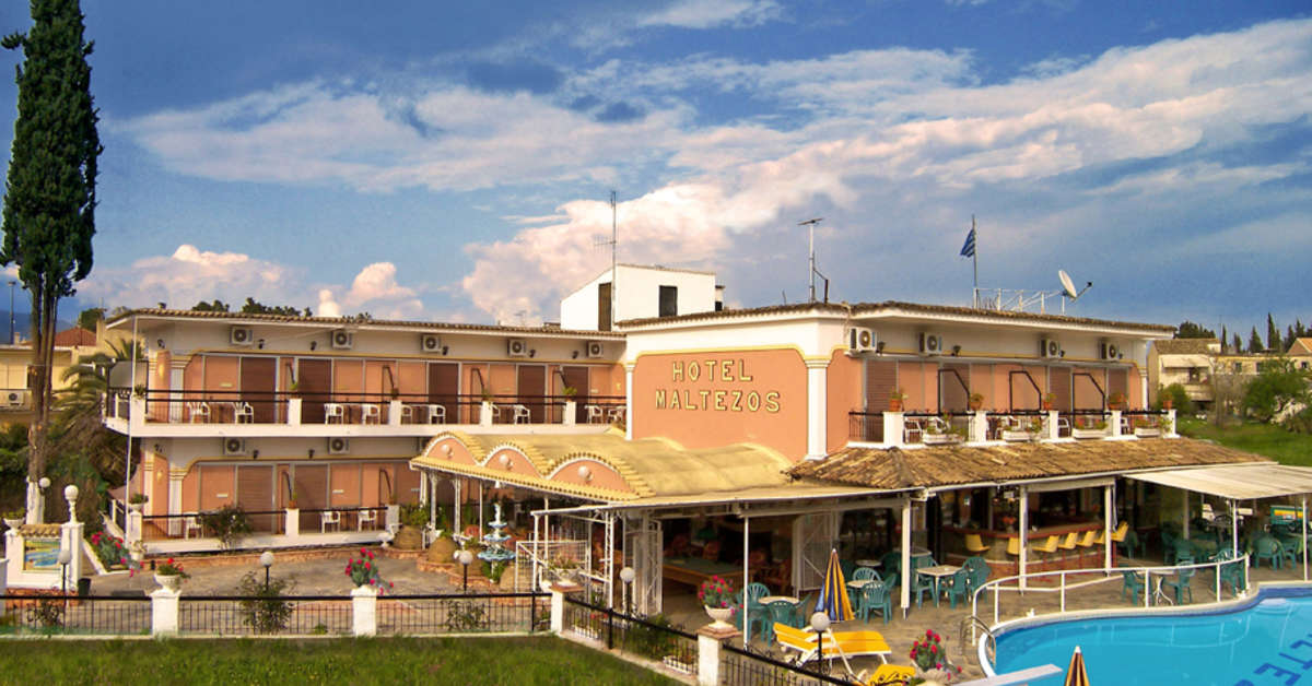 Een foto van het zwembad bij Hotel Maltezos