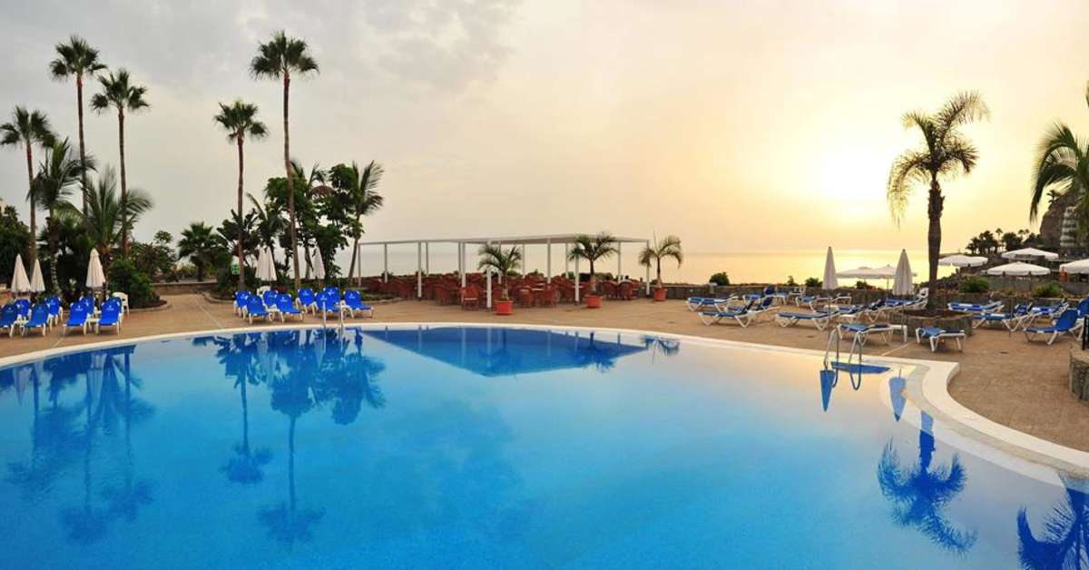 Een foto van het zwembad bij TUI Blue Suite Princess