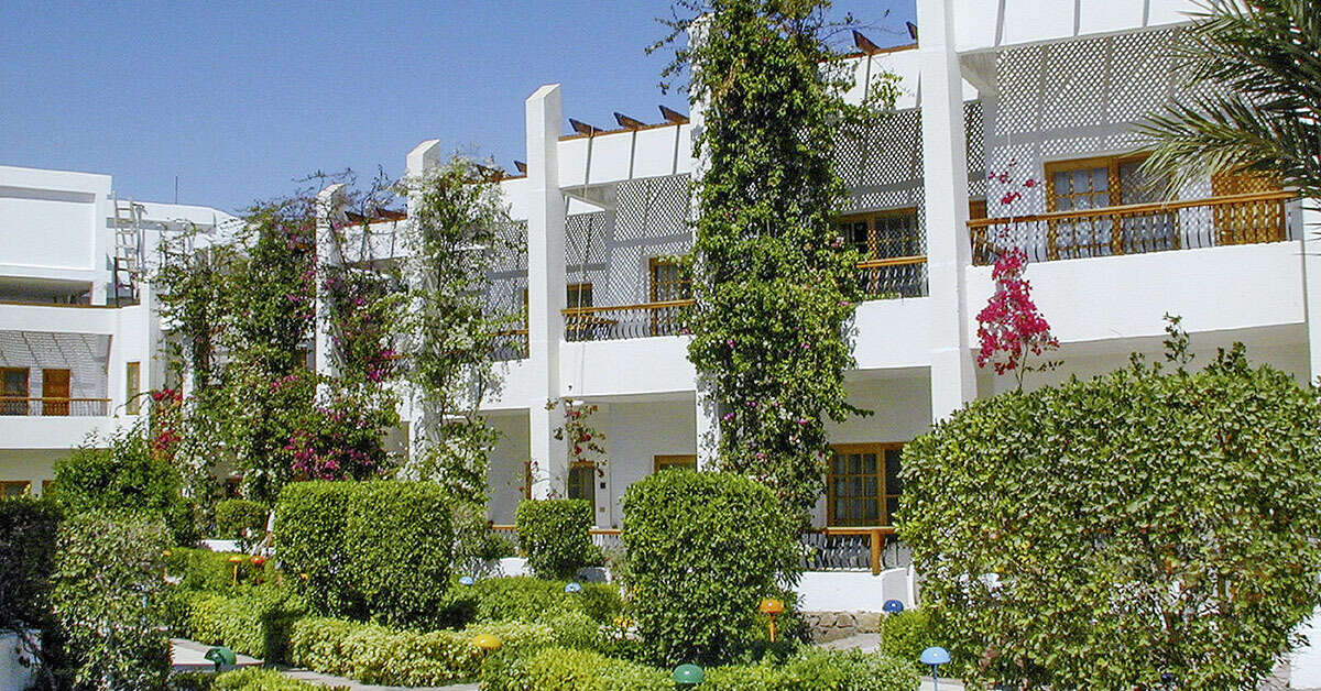 Een foto van de buitenkant van Menaville Resort