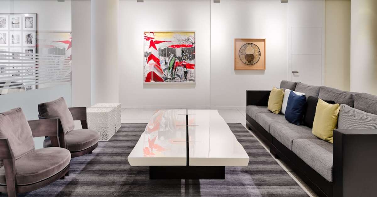 Een foto van het interieur van H10 Art Gallery