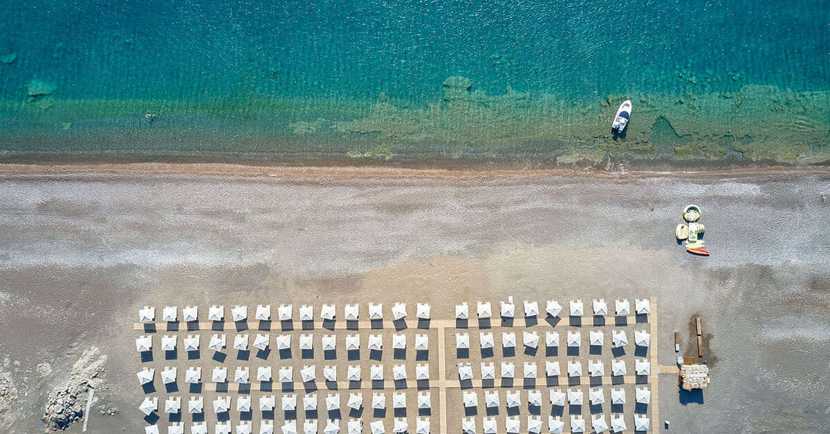 Een foto van het strand bij Gennadi Grand Resort