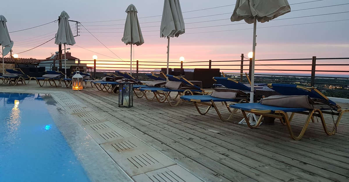 Een foto van het zwembad bij Amazones Village Suites