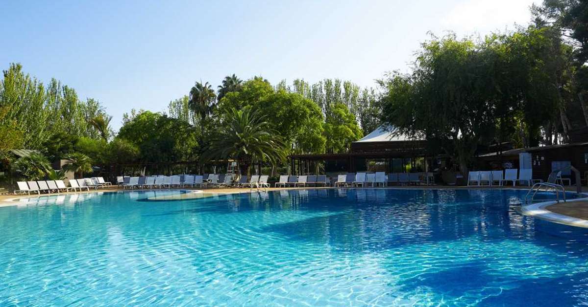 Een foto van het zwembad bij Tamarit Park Resort