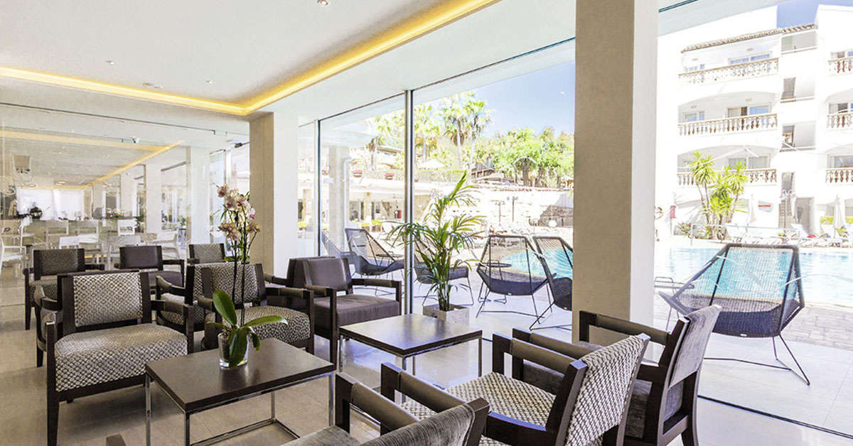 Een foto van het interieur van La Pergola Aparthotel