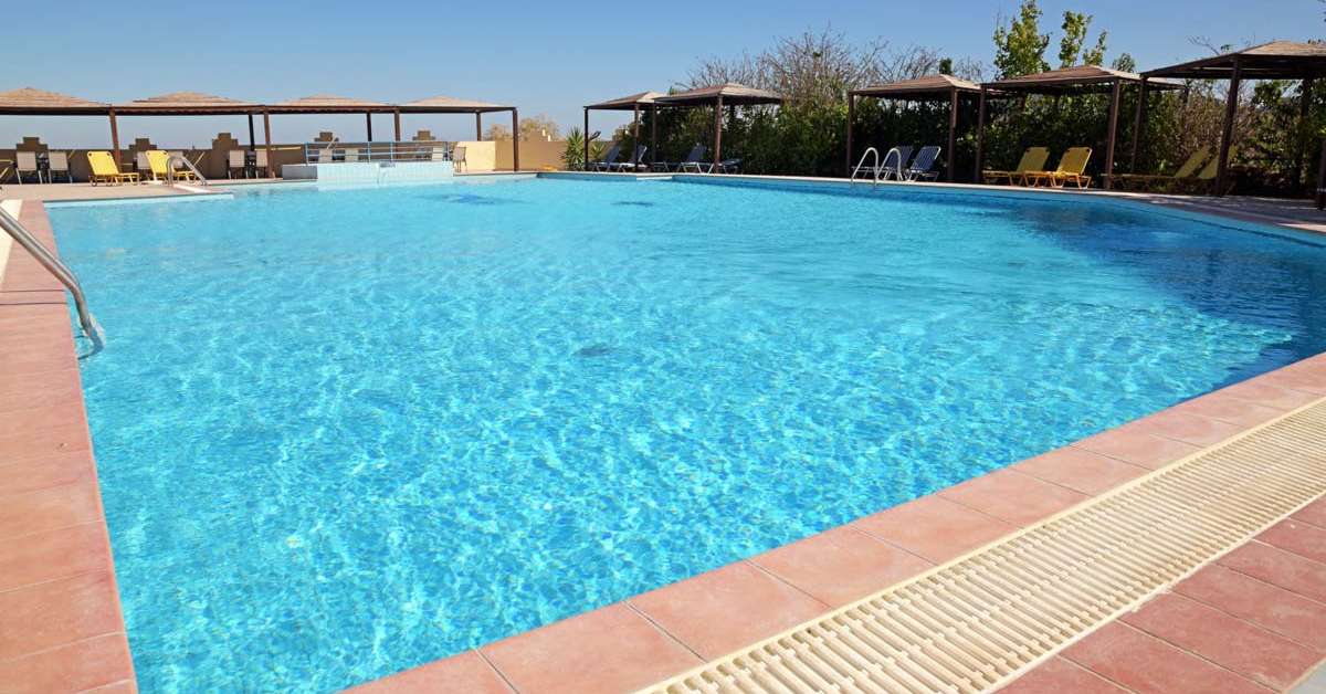Ein Foto vom Pool im Telhinis Hotel