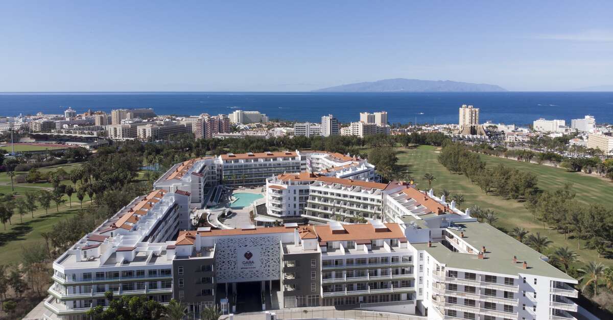Ein Foto von der Außenansicht des Gara Suites Golf & Spa