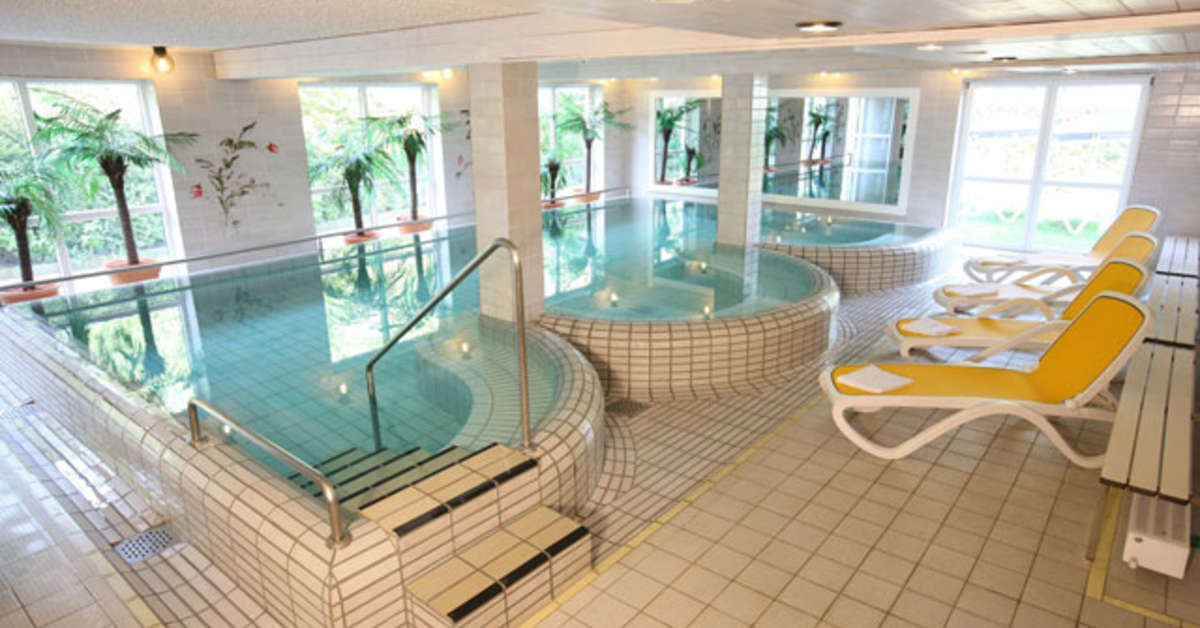 Een foto van het zwembad bij AktiVital Hotel