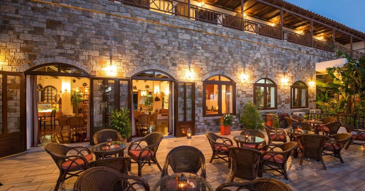 Een foto van het terras bij Malia Holidays