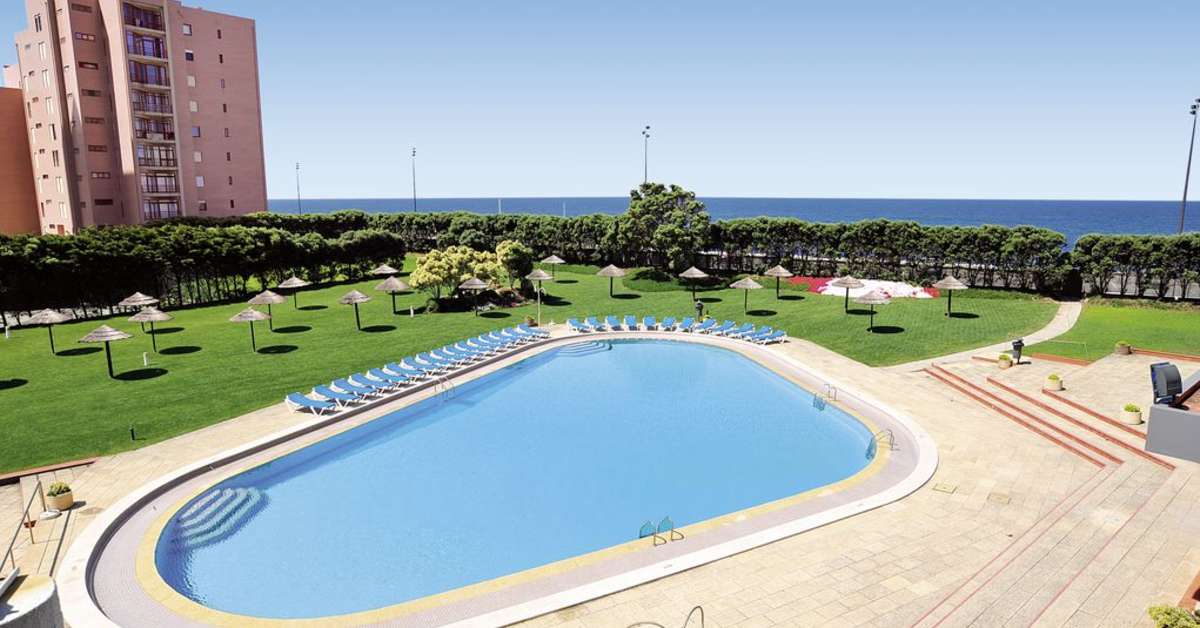 Een foto van het zwembad bij Axis Vermar Beach Hotel