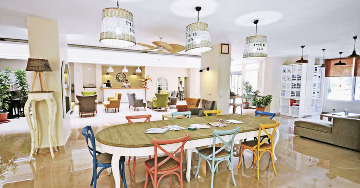 Een foto van het interieur van Incekum Su Hotel