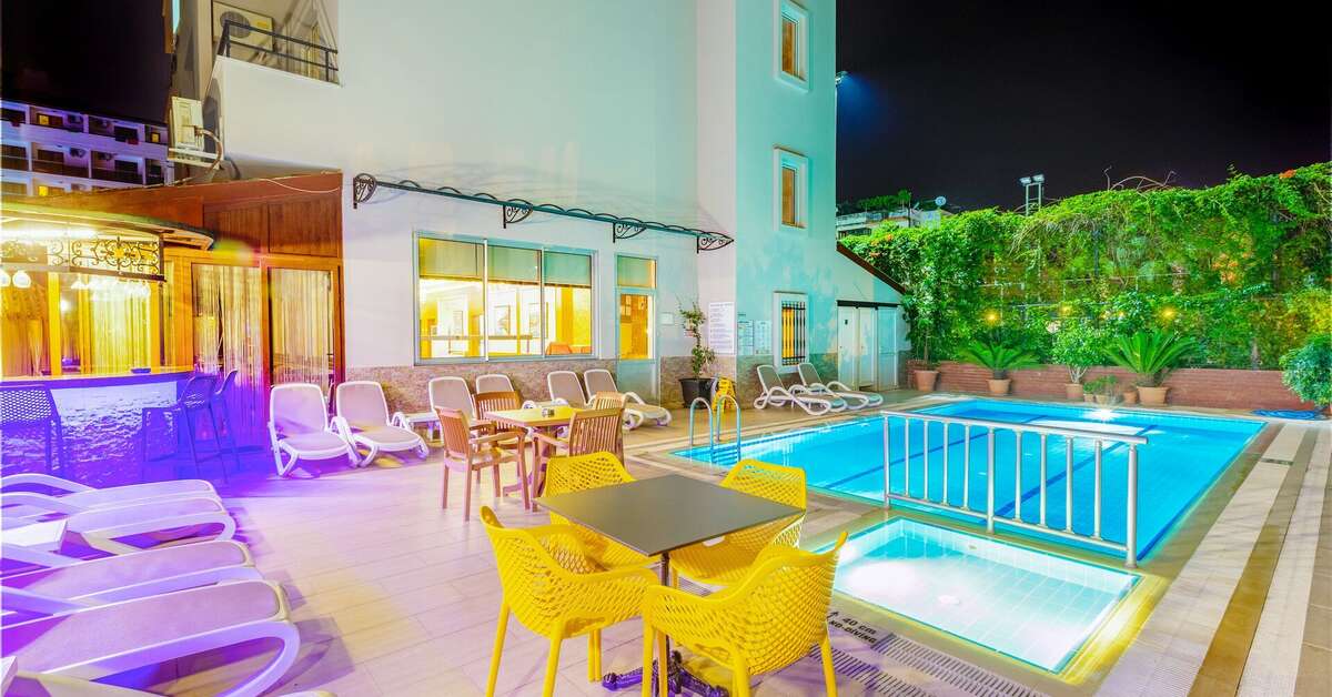 Een foto van het terras bij Alanya Beach Hotel
