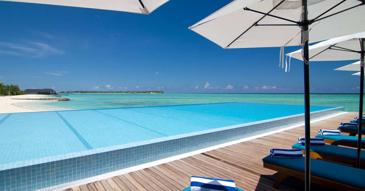 Een foto van het zwembad bij Summer Island Maldives