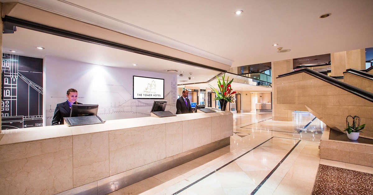 Een foto van het interieur van The Tower Hotel