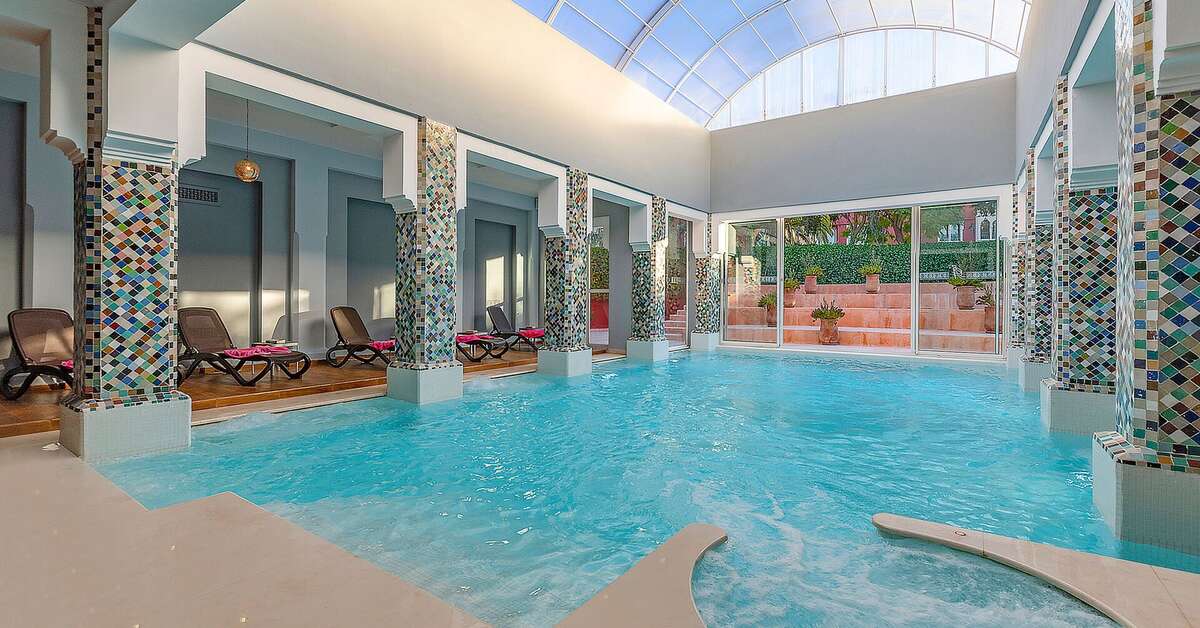 Een foto van het zwembad bij Delta Hotels by Marriott Marrakech Eden Andalou