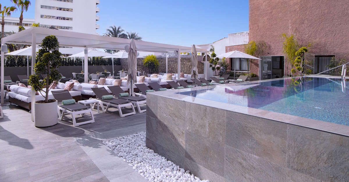 Een foto van het zwembad bij Hotel Fenix Torremolinos