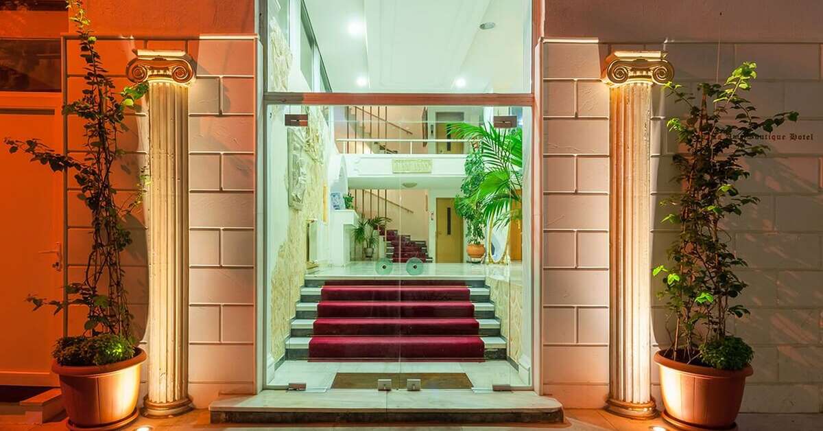 Ein Foto von der Außenansicht des Acropolis Ami Boutique Hotel