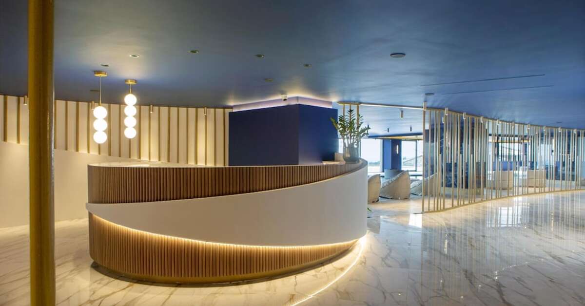 Een foto van het interieur van Zeus Eleva Ajul