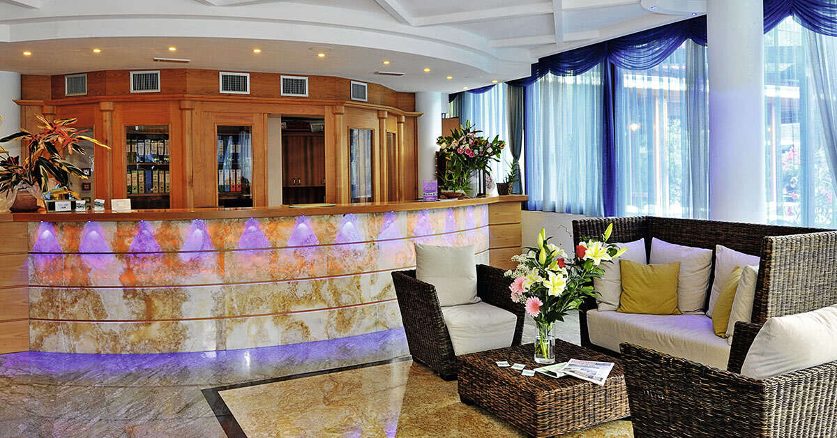 Een foto van het interieur van Hotel Alexander