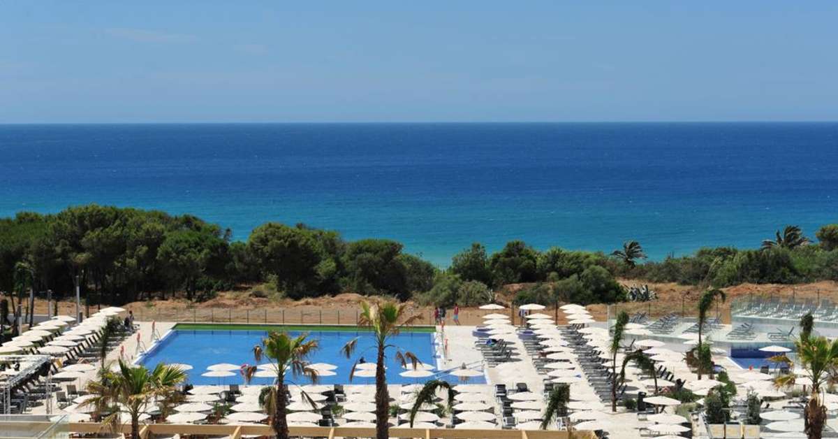 Een foto van het zwembad bij Hipotels Gran Conil & Spa