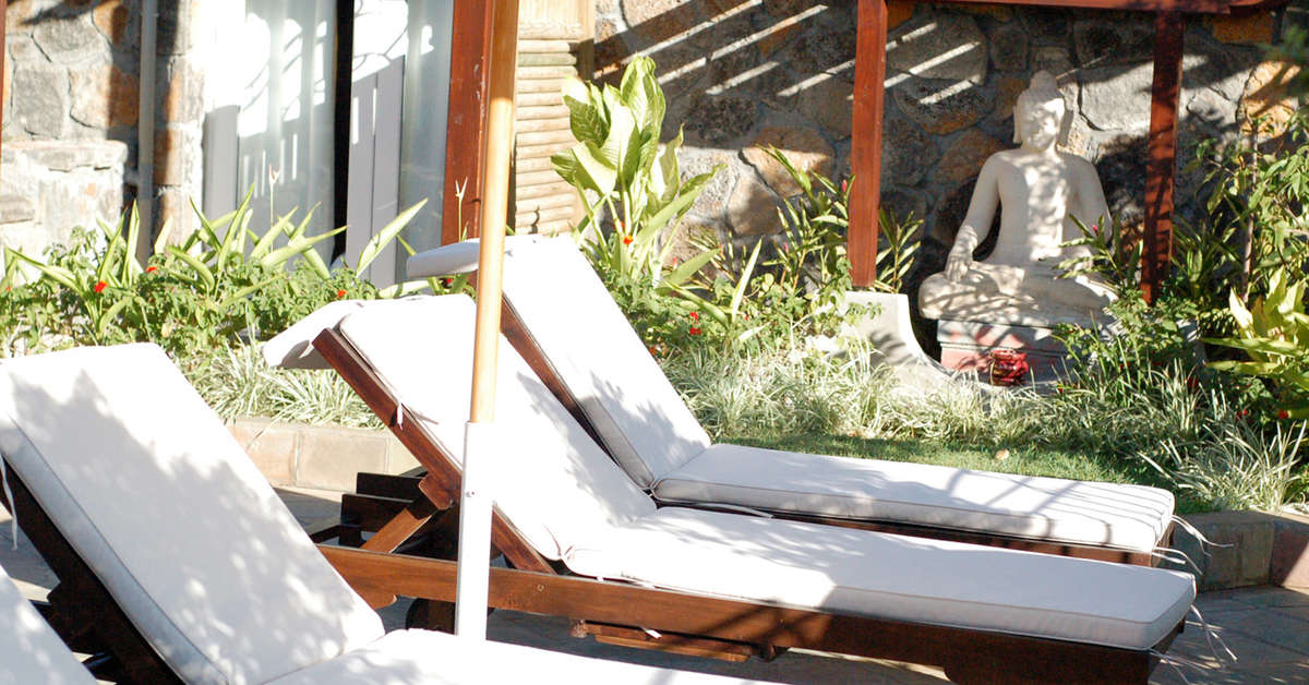 Een foto van het terras bij Aanari Hotel & Spa