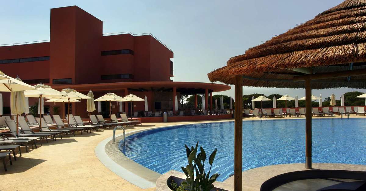 Een foto van het zwembad bij Pestana Vila Sol Golf Vilamoura