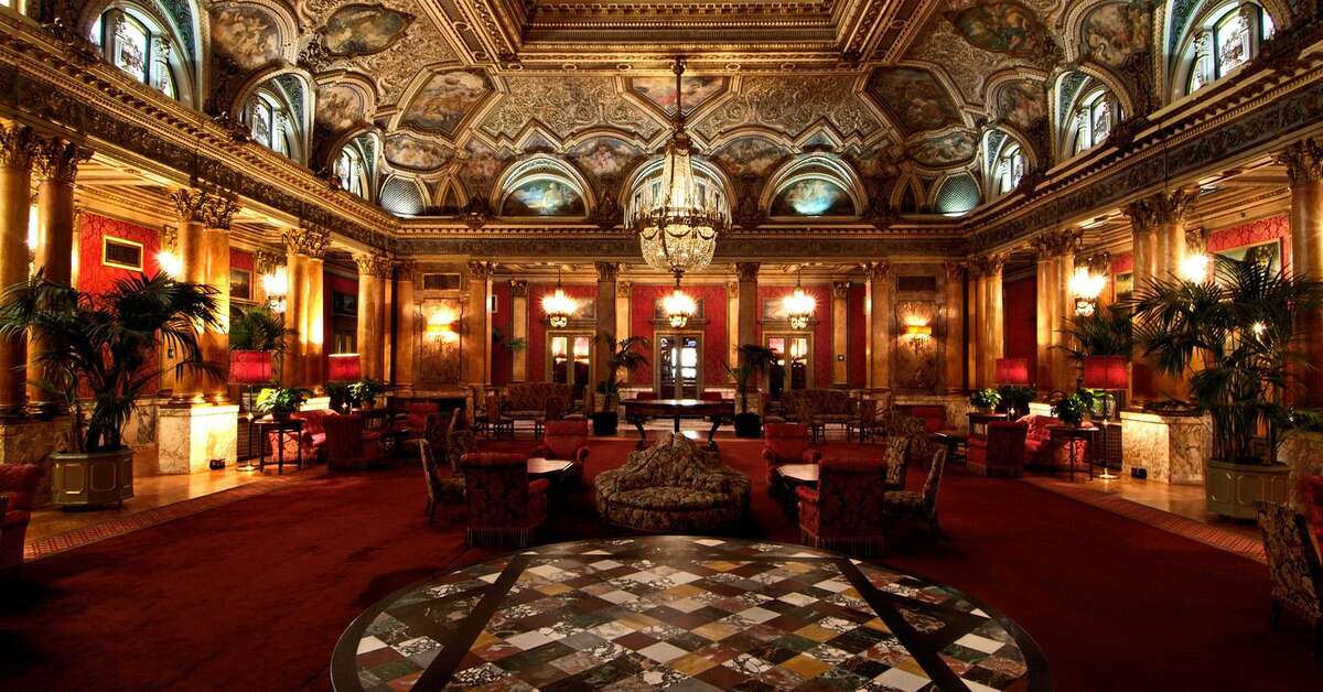 Een foto van het interieur van Grand Hotel Plaza