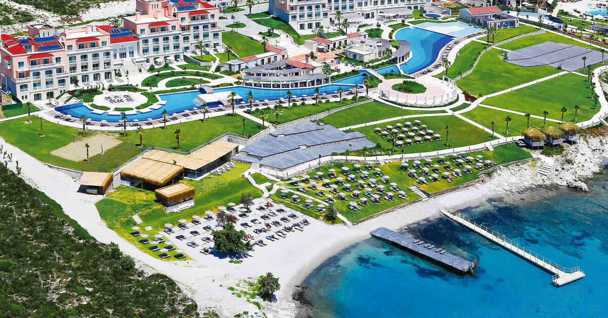 Een foto van het zwembad bij Dolce Hotels & Resorts by Wyndham Cesme Alacati