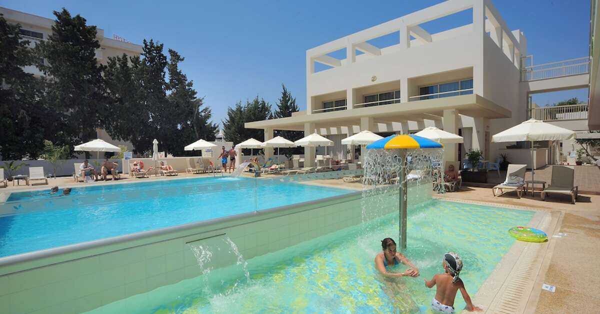 Ein Foto vom Pool im Nelia Gardens Hotel